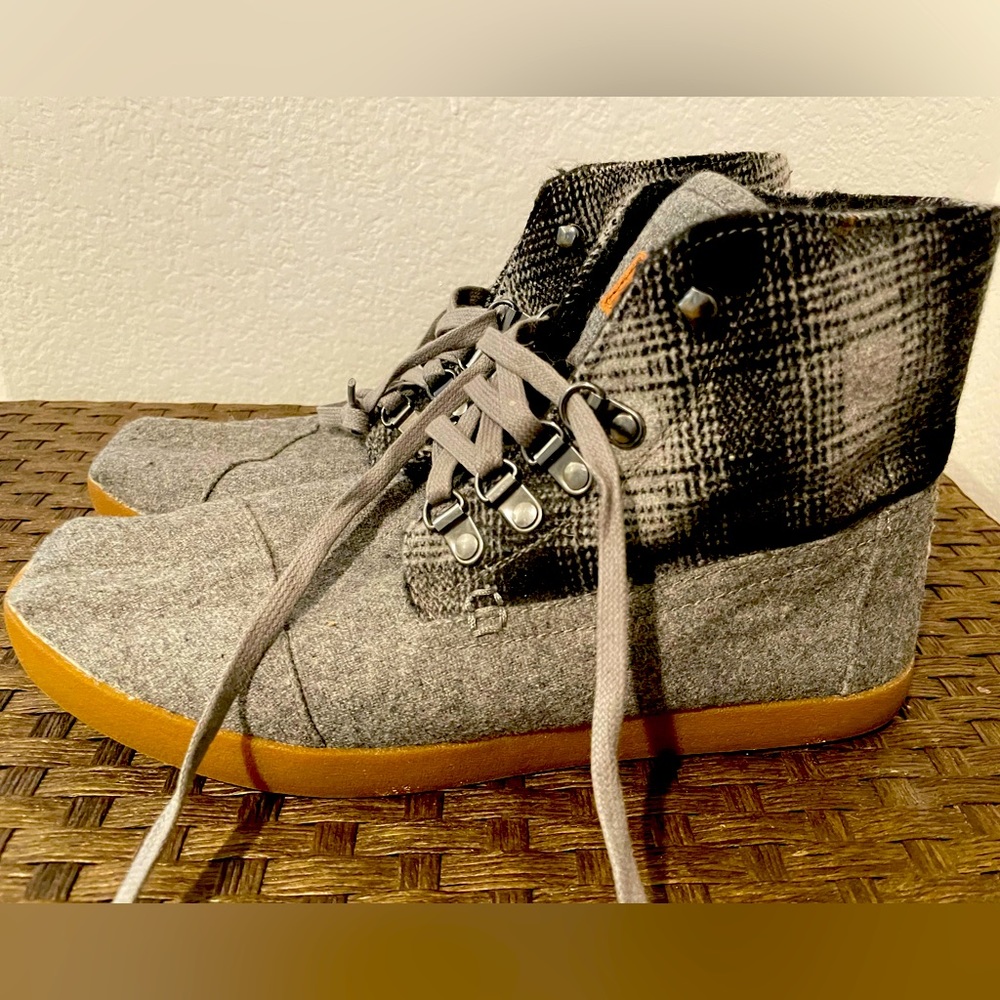 TOMS Winter/Fall Fleece Boots